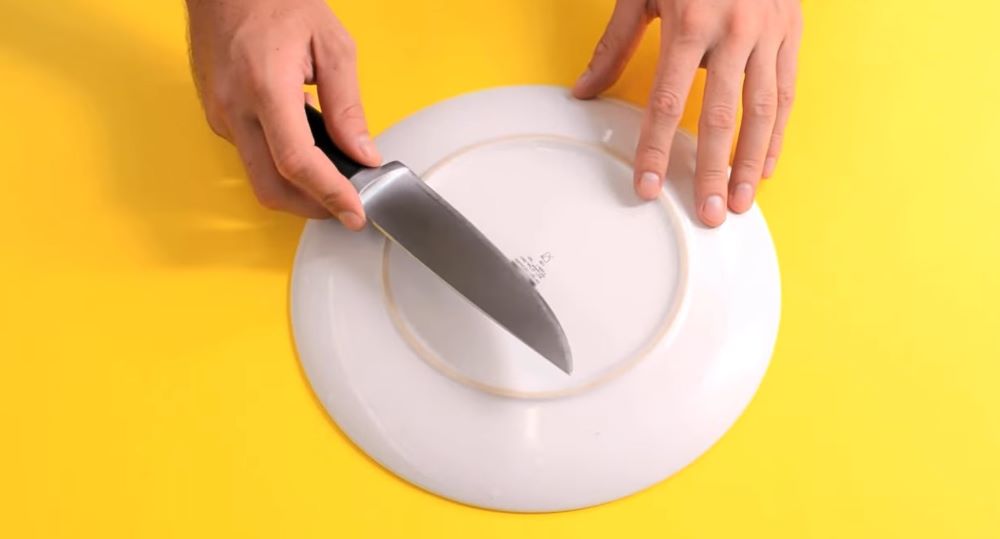 Вас здивує, об що можна заточити кухонний ніж, якщо немає точила — поради - фото 1