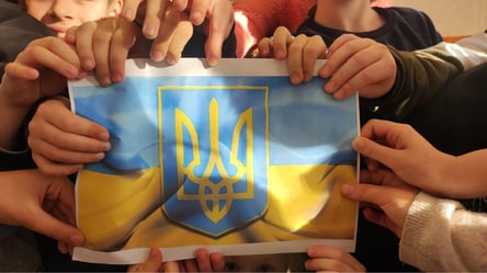 Українці відзначають День державного герба — значення свята та щирі привітання - 285x160
