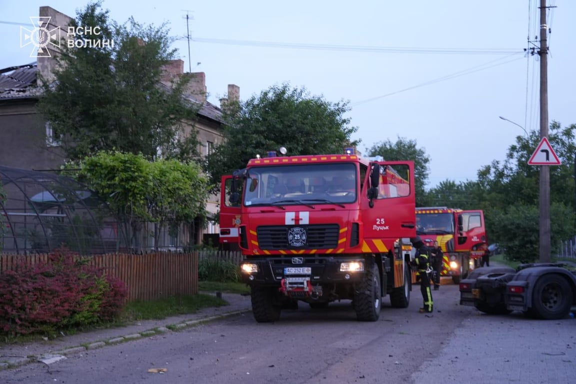 Рятувальна операція: ДСНС на місці атаки в Луцьку