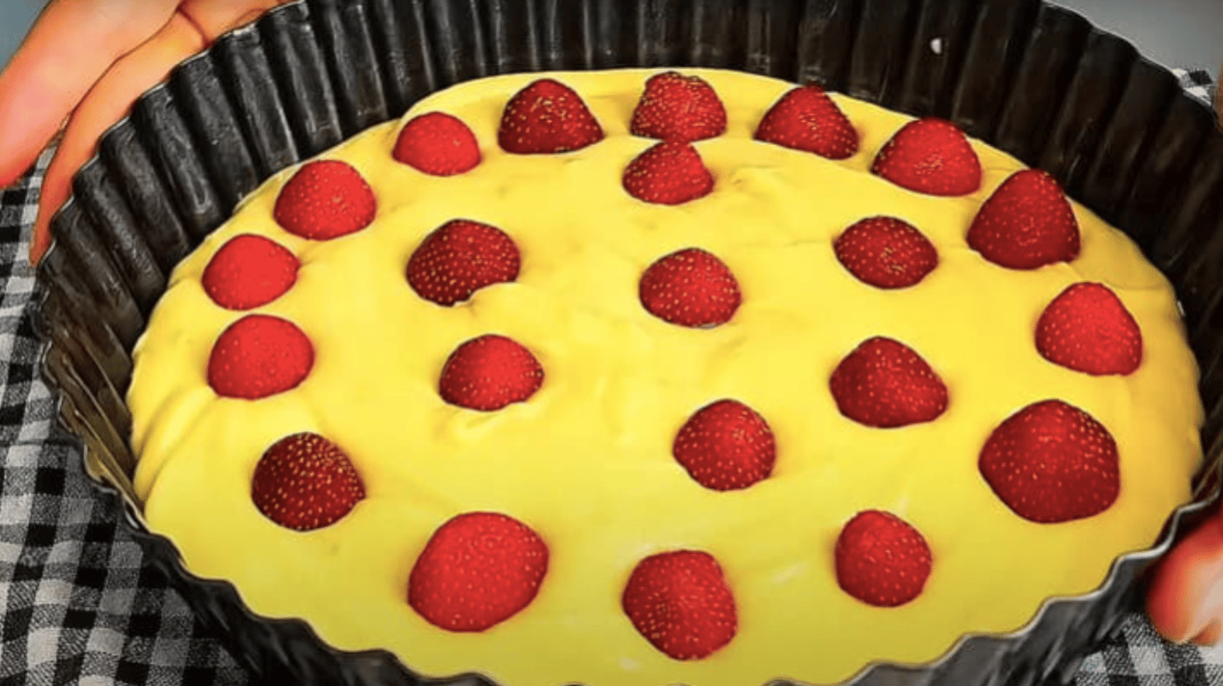 пиріг з ягодами та вершкоим кремом