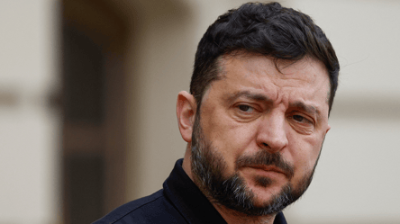 У ОП відреагували на "переслідування" літака Зеленського дронами - 290x160