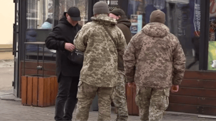 Мав довідку про онкозахворювання: у ТЦК Кривого Рогу помер чоловік - 285x160