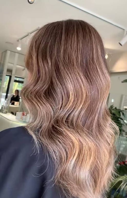 Карамельні відтінки волосся найбільш універсальні