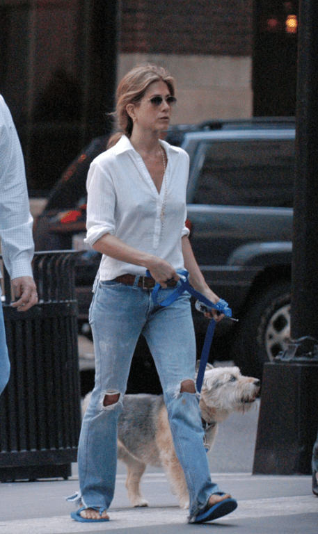 Дженніфер Еністон вміє підбирати одяг не на один сезон