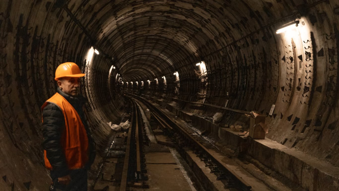 Чи продовжує надходити вода у тунель синьої гілки метро Києва — відповідь фахівця