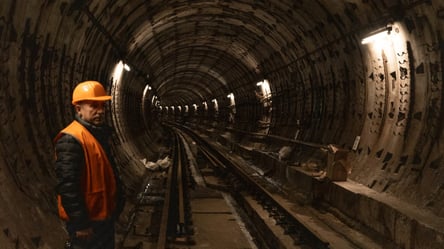 Чи продовжує надходити вода у тунель синьої гілки метро Києва — відповідь фахівця - 285x160
