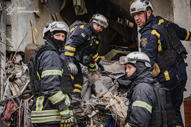 працівники ДСНС на завалах