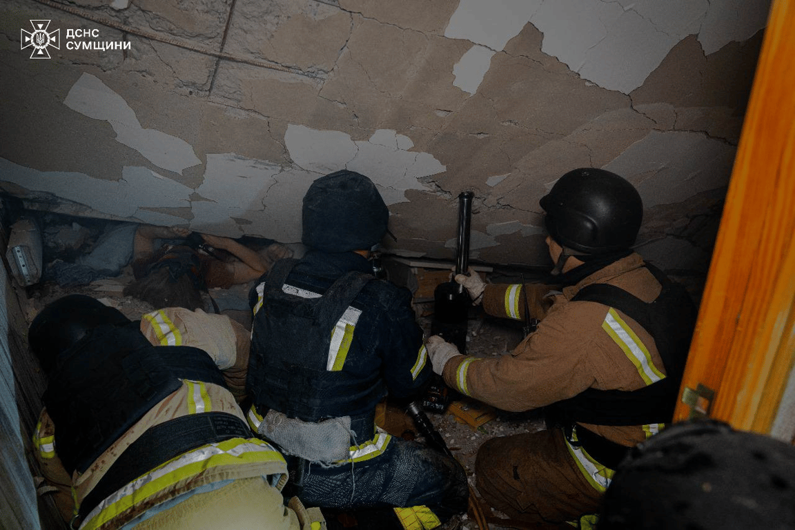 За добу через російські атаки знищені багатоповерхівки у трьох містах України - фото 3