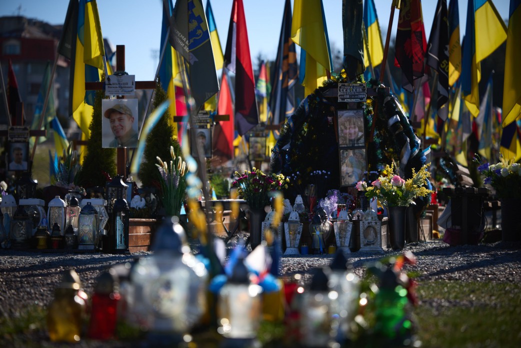 Зеленський у Львові поклав квіти на могили Героїв