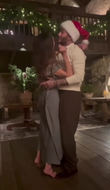 Різдвяний декор Бекхемів вразив бездоганним смаком (відео) - фото 1