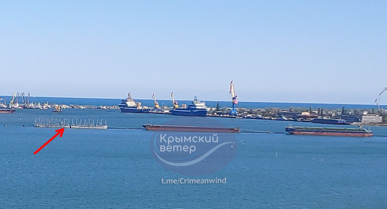 Росія захищая корабельний завод в Криму судном-мішенню - фото 1