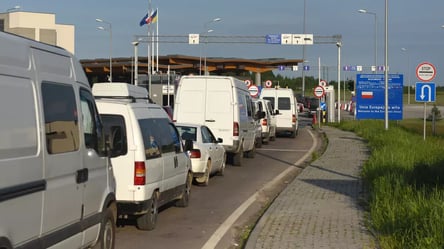 Очереди на границе Украины — на некоторых КПП застряли автобусы - 285x160