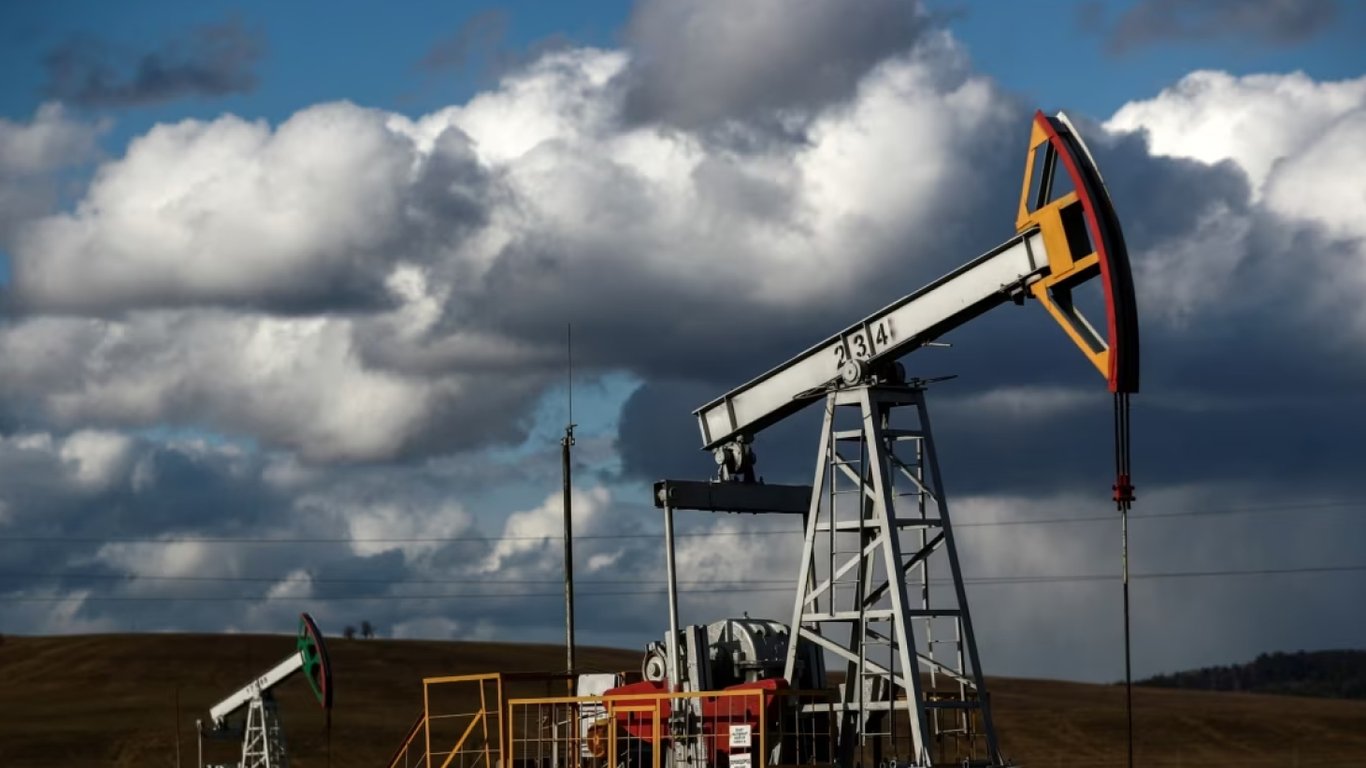 Навіть попри санкції рф може зберегти видобуток нафти на довоєнному рівні