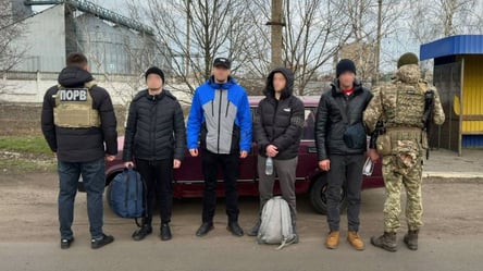 Планировали незаконно выехать в Молдову — на границе задержали троих уклонистов - 285x160