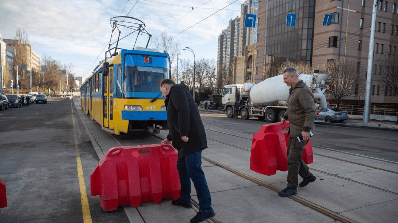 В Киеве открыли движение по Дегтяревскому путепроводу — что обновили