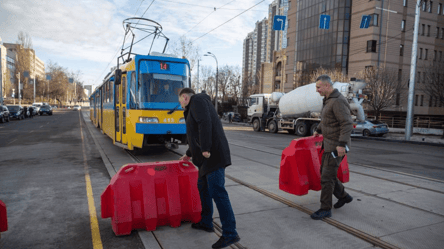 В Киеве открыли движение по Дегтяревскому путепроводу — что обновили - 285x160