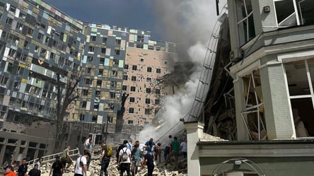 Ракетний удар по дитячій лікарні "Охматдит" — сотні киян прийшли розбирати завали - 285x160