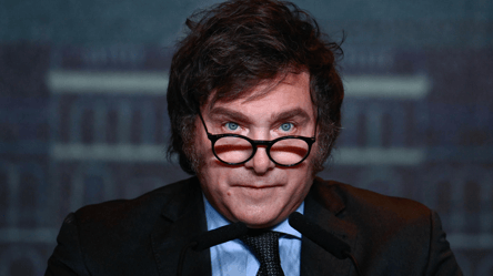 Кортеж президента Аргентини закидали камінням — відео - 285x160