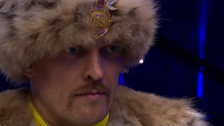 Александр Усик вышел на ринг — украинец готов к бою с Тайсоном Фьюри - 290x166