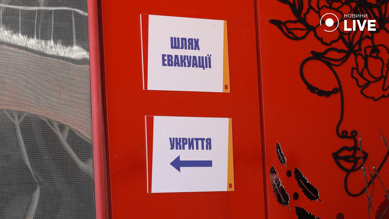 Вказівники шляху до укриття. Фото: Новини.LIVE