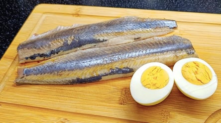 Смачний салат з оселедцем та яйцем — рецепт за 15 хвилин - 285x160