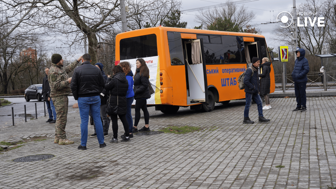 Пошкоджені будинки та Палац спорту — ворог атакував Одесу балістикою - фото 3