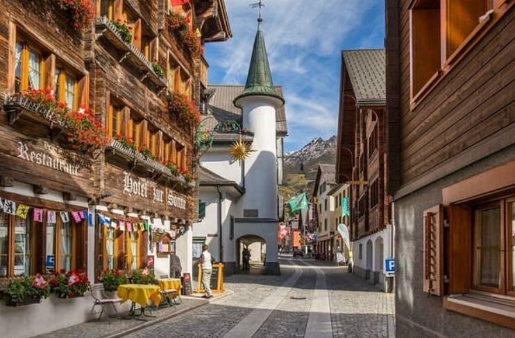 Затишне місто в Альпах на висоті майже 1500 метрів - фото 1