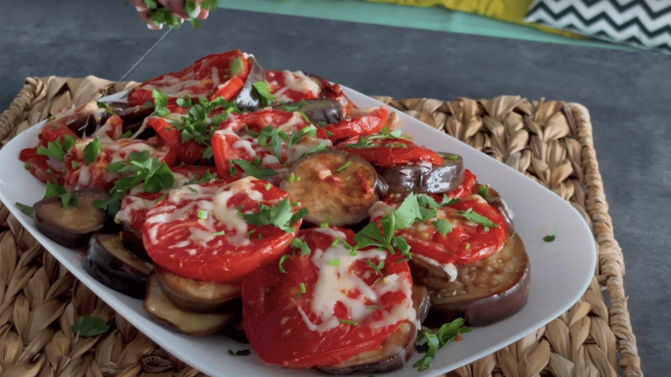 Смачна закуска із запечених баклажанів