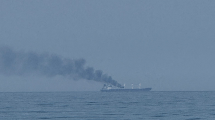 Комбинированная атака РФ на Одесчину в море горит очередное судно - 285x160