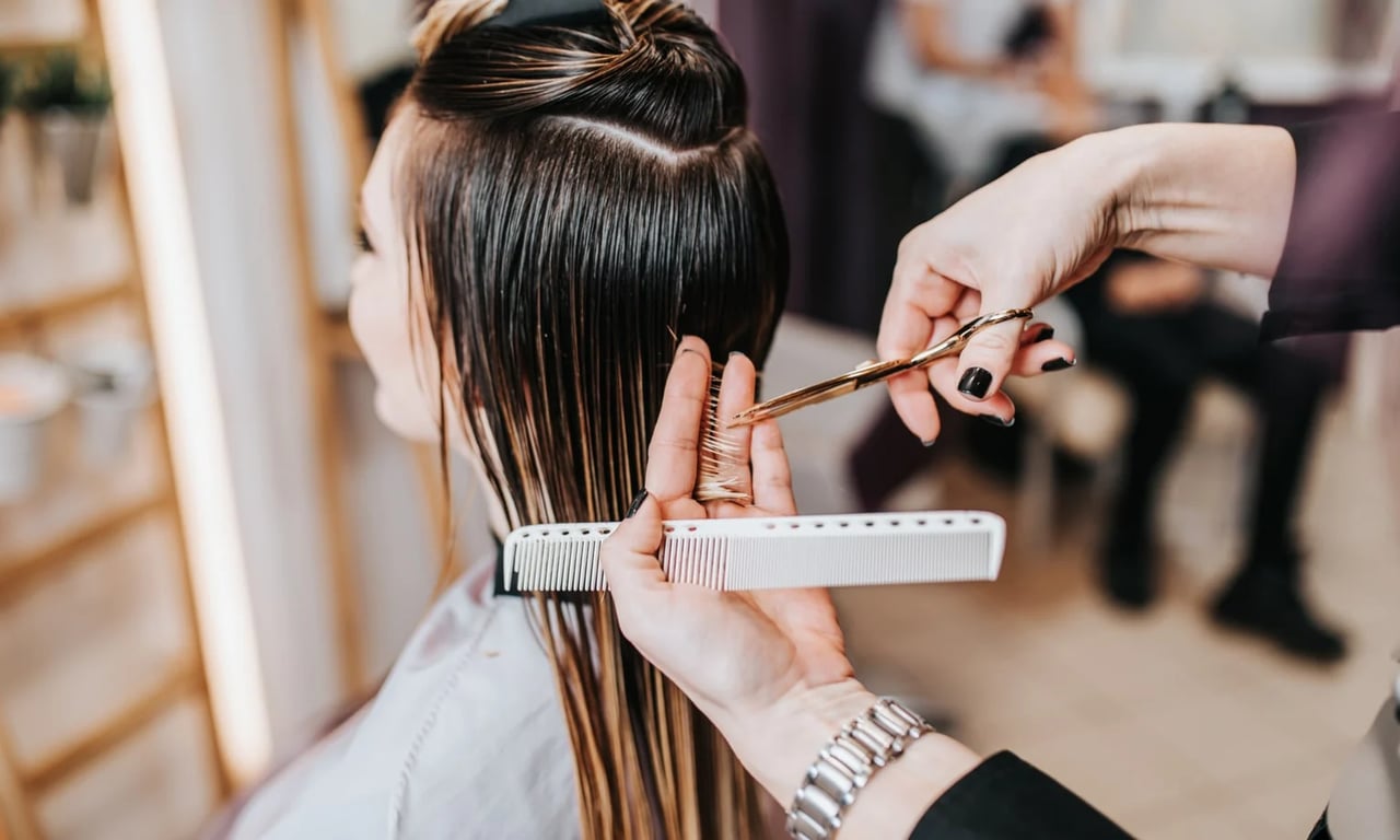 Благоприятные даты для стрижки волос в феврале 2025 года