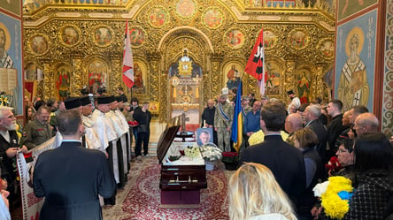 Миколу Карпюка провели в останню путь у Києві: фоторепортаж - 304x171