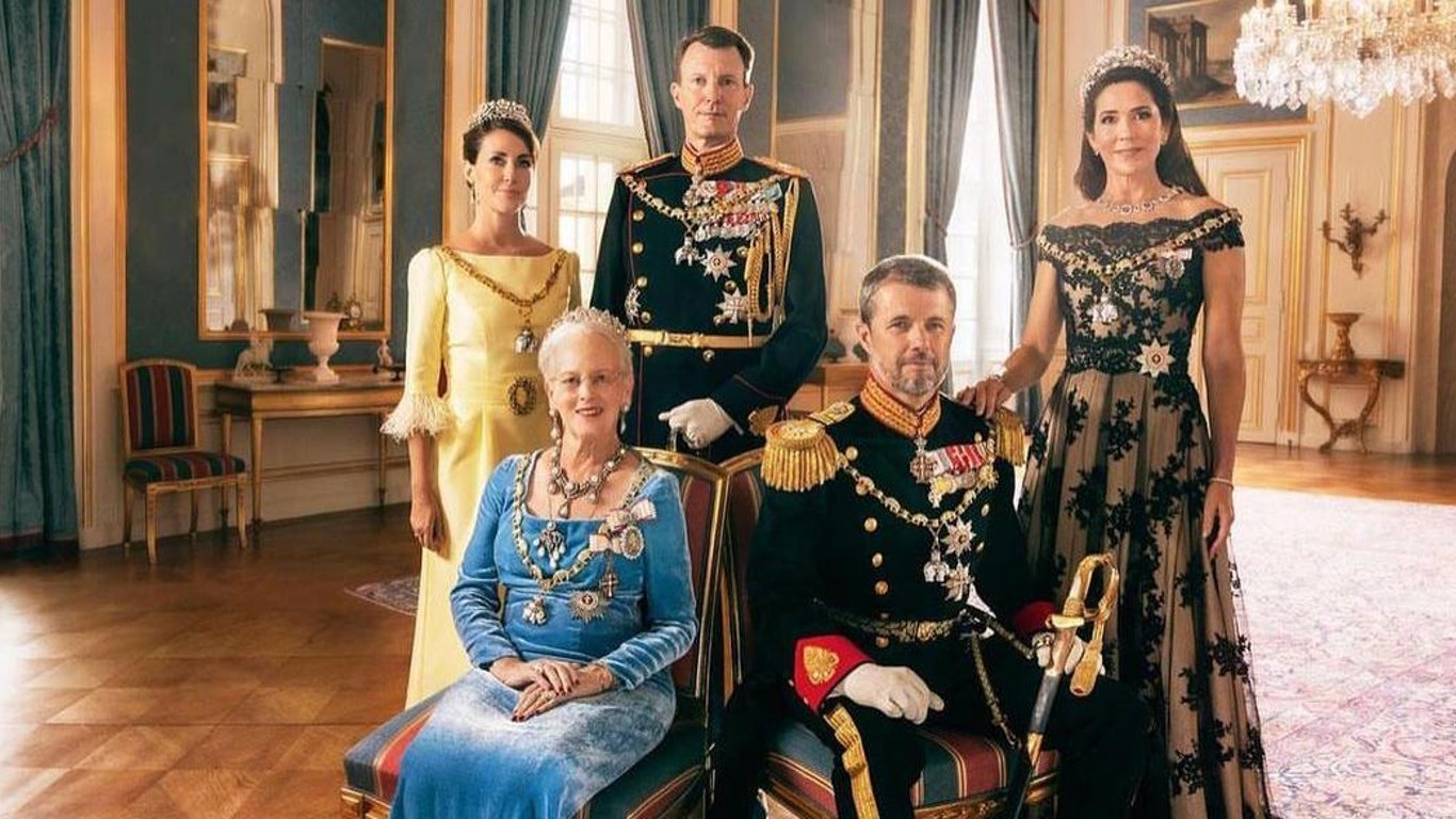 Королева Дании отреклась от престола, чтобы спасти брак сына — эксперт