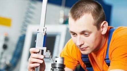 Нова вакансія в "Азові" — треба працювати з верстатами - 290x160