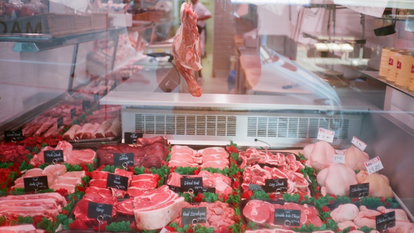 Цены на продукты в марте — на сколько в Украине подорожали мясо, колбаса и сало - 250x140