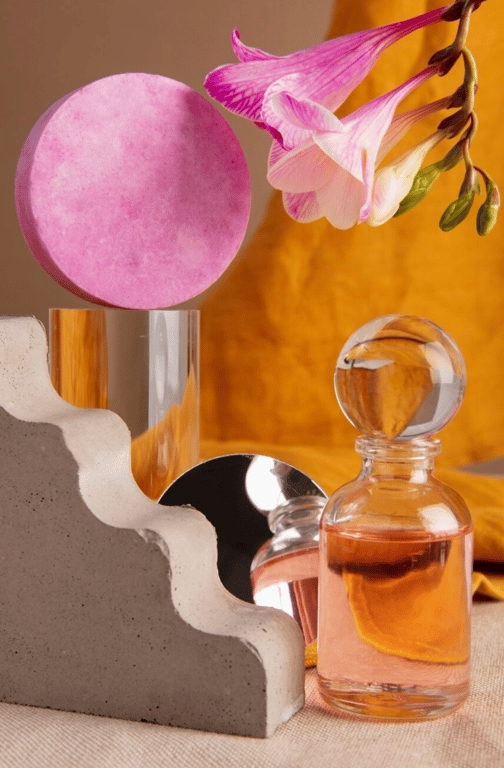 Обирайте стійкі аромати, адже вони краще будуть триматись на тілі