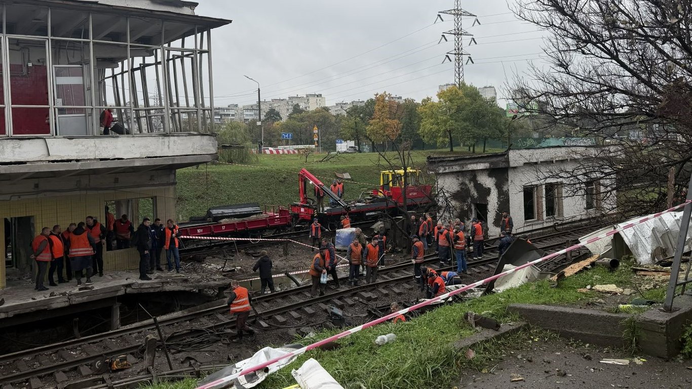 У Києві відновили рух червоною лінією метрополітену