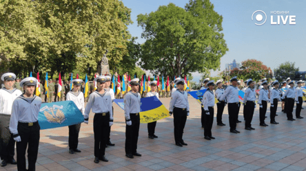 В Одесі урочисто підняли прапор з нагоди Дня міста - 290x166