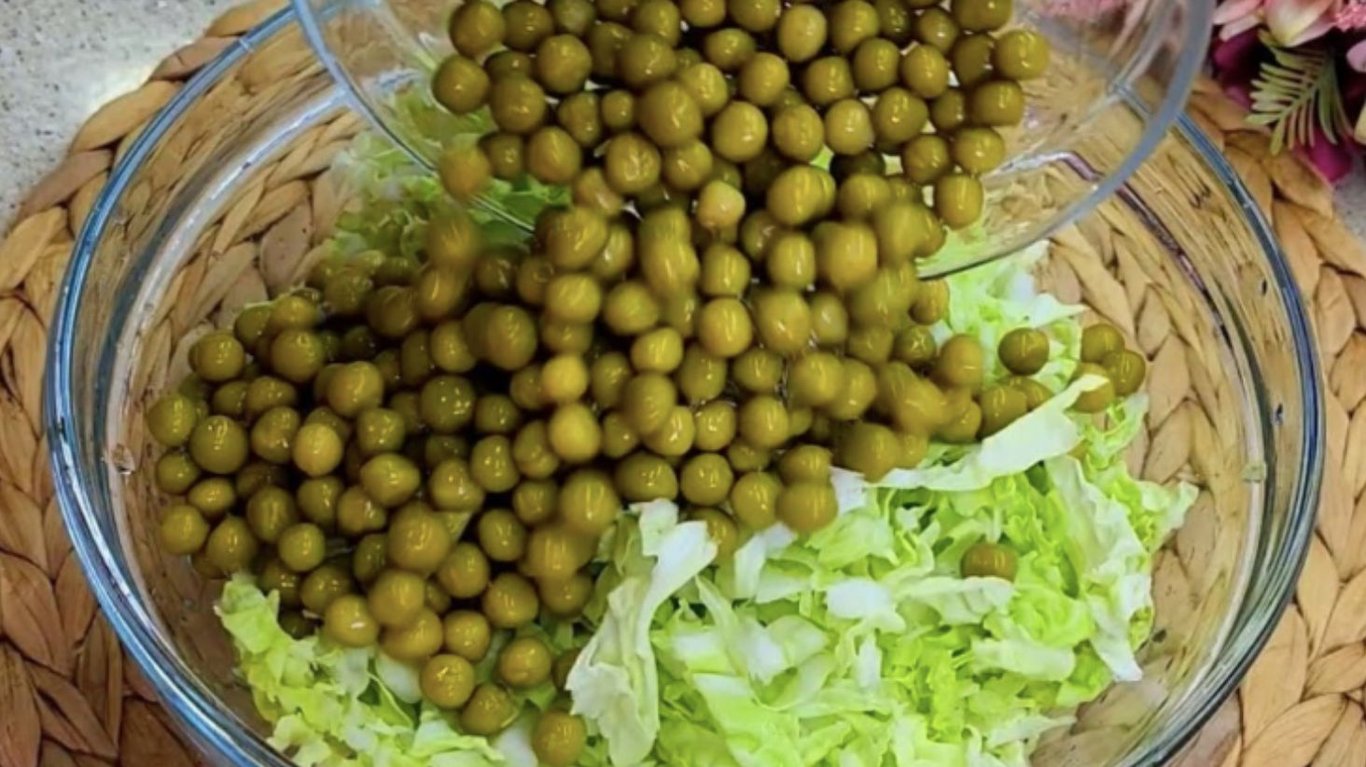 салат з пекінською капустою