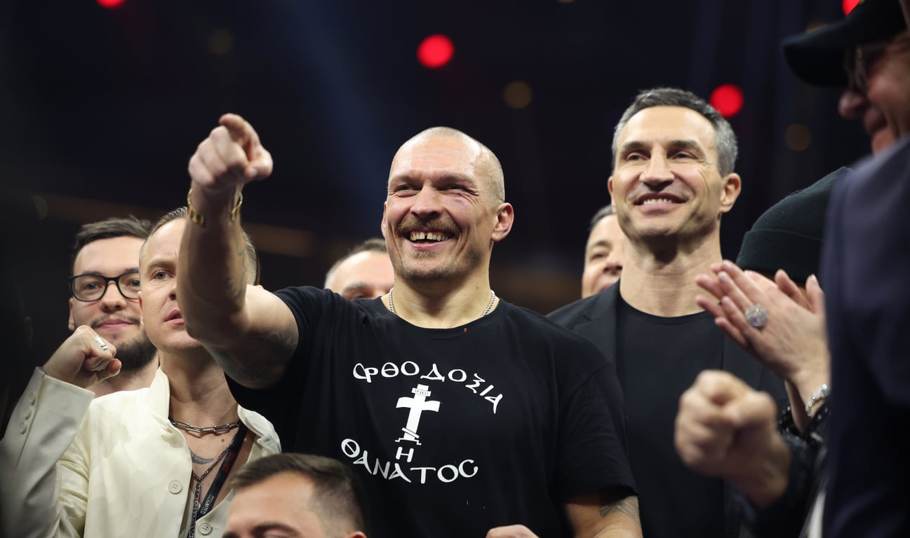 Владимир Кличко и Александр Усик после победы над Тайсоном Фьюри в 2021 году