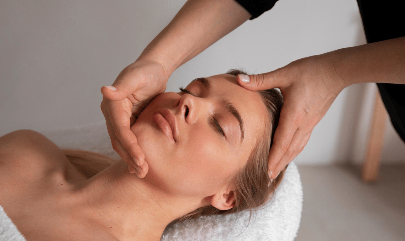 Масаж обличчя дуже корисний для шкіри