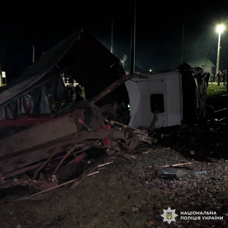 Зіткнення поїзда і вантажівки на Харківщині 2 квітня