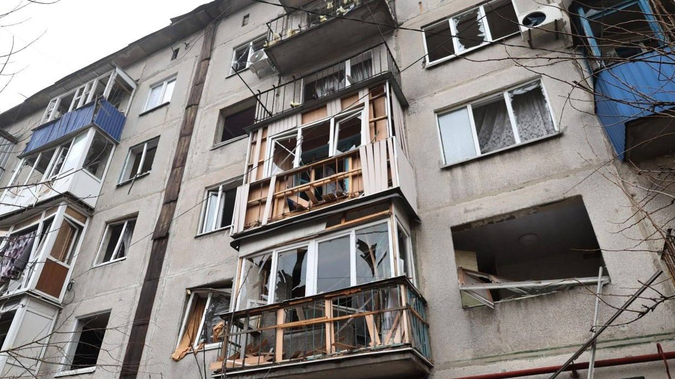 Нічні вибухи на Донеччині — зруйновано багатоповерхівку та поранено людей