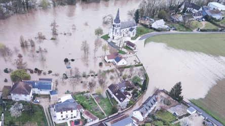 Юг Франции ушел под воду из-за мощных дождей - 285x160