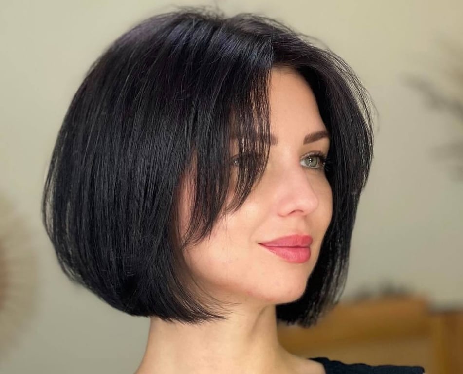 Такая челка сейчас самая модная