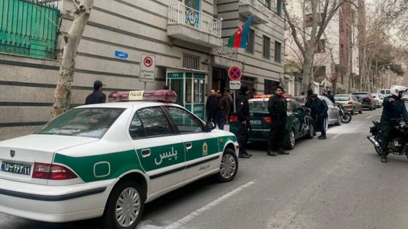 Азербайджан евакуює співробітників посольства в Ірані — у чому причина