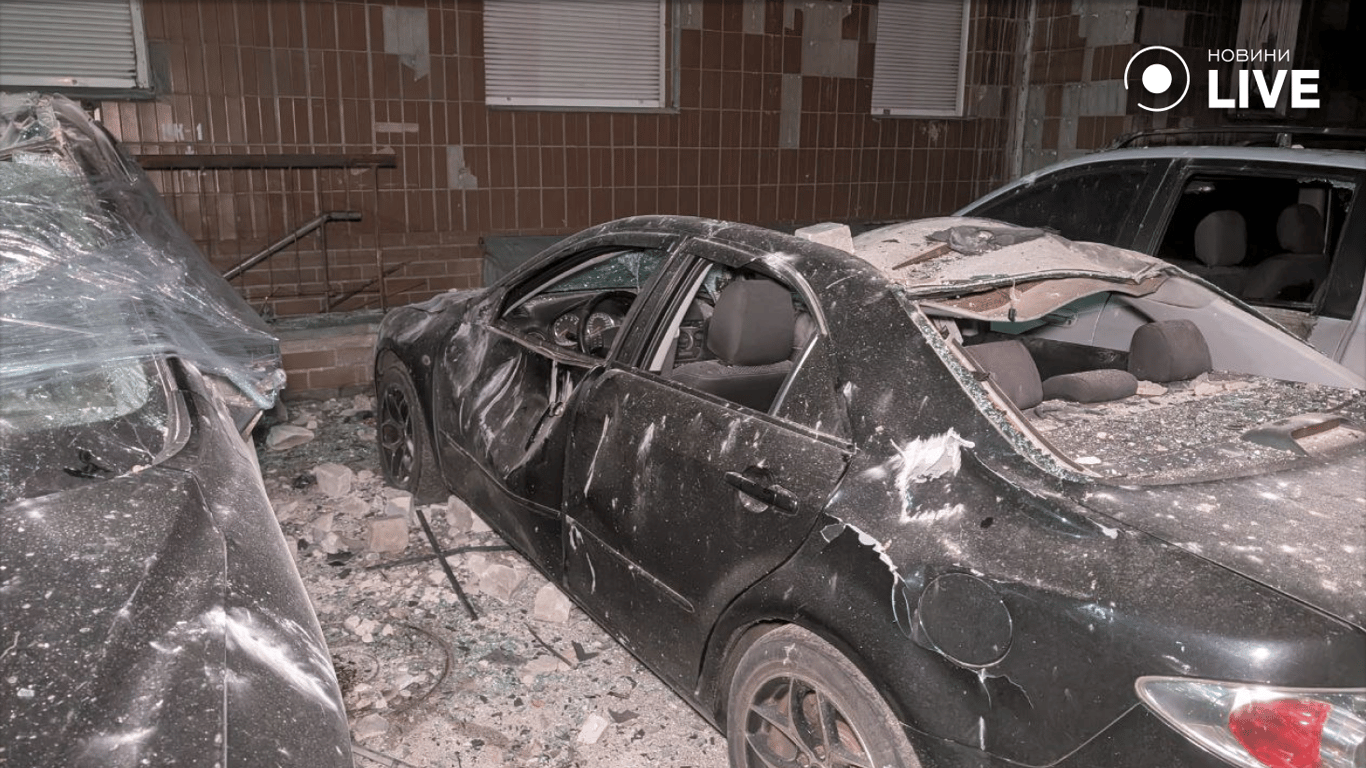 Уламки безпілотників впали у Києві — фото наслідків