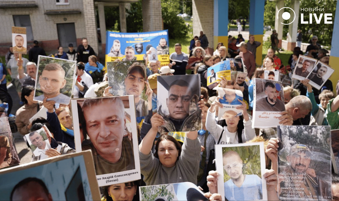 Як українських захисників зустрічали після обміну з Росією