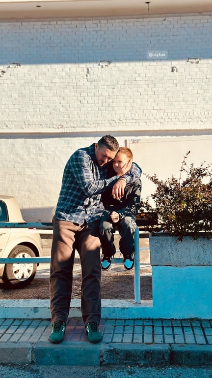 Усик з сином