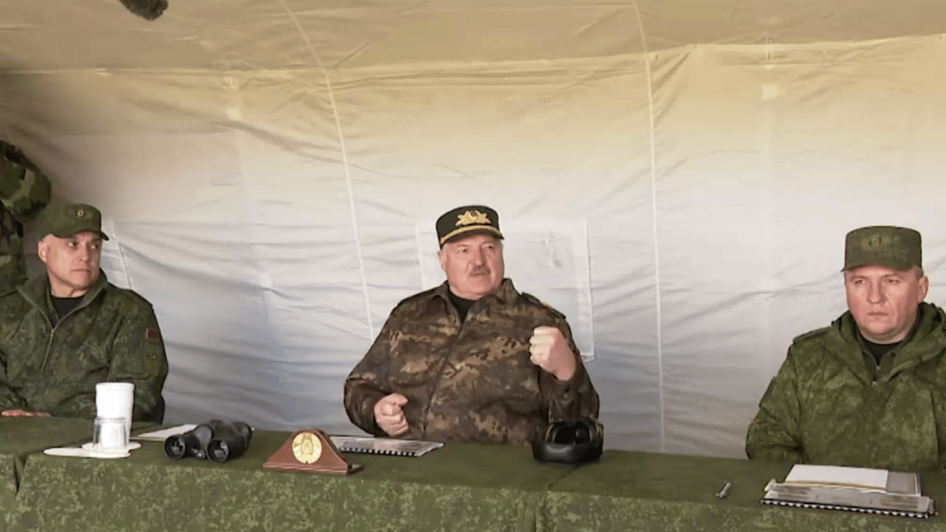 Лукашенко заговорил о ядерном оружии Путина и обвинил США: детали