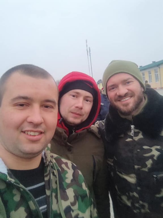 Дмитро Дікусар з побратимами